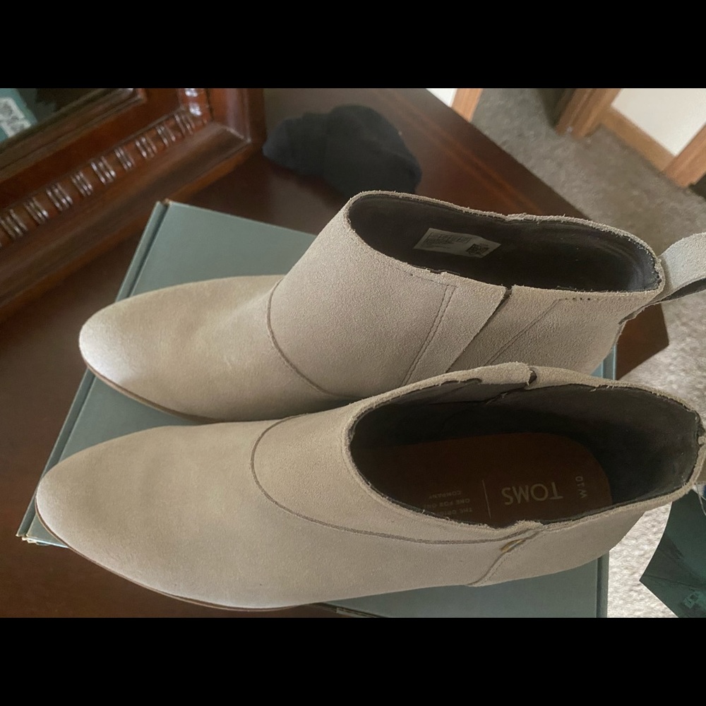 Toms
